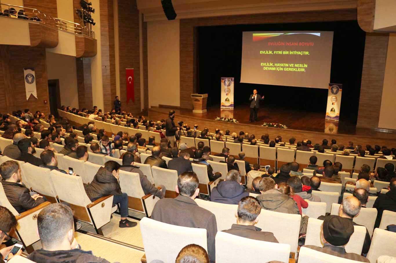 'Evlilik teşvik edilmeli, ailelere sahip çıkılmalıdır' 'Evlilik teşvik edilmeli, ailelere sahip çıkılmalıdır'